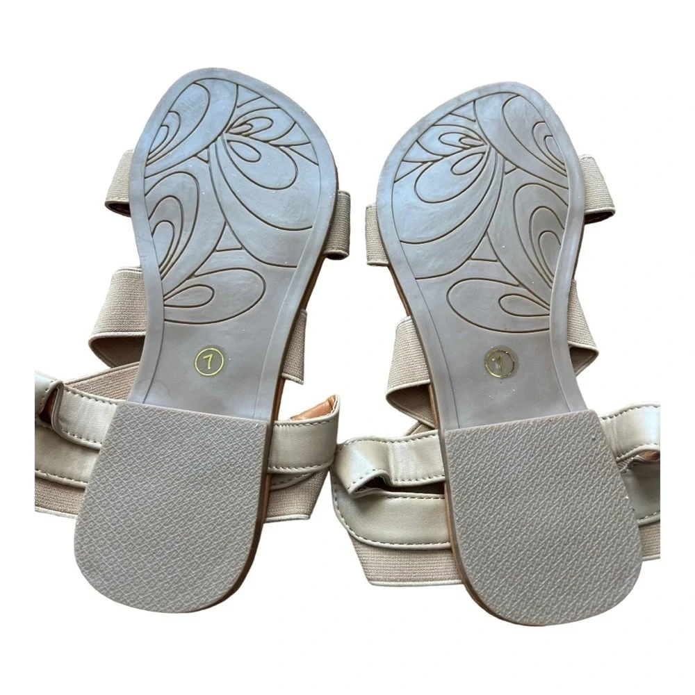 Shoes Sandals Vegan Faux‎ Leather Womens size 7 Beige Neutral Strappy Flat